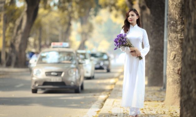 Tình Cuốn Dòng Trôi